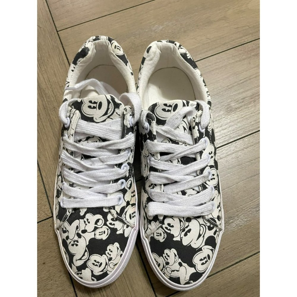DISNEY MICKEY MOUSE WOMENS  CASUAL LOW TOP LACE  BLACK & WHITE SIZE 7 SNEAKER